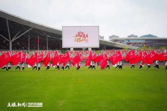 秦少爷，你难道真的怂了吗？你刚才那么装逼，现在就怕了？叶辰面带微笑的说：秦公子，再不出价，你就输了哦。